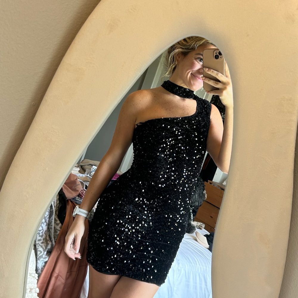 Black Asymmetrical Shoulder Sequins Bodycon Dress